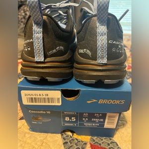 Brooks cascades 16 woman’s 8.5